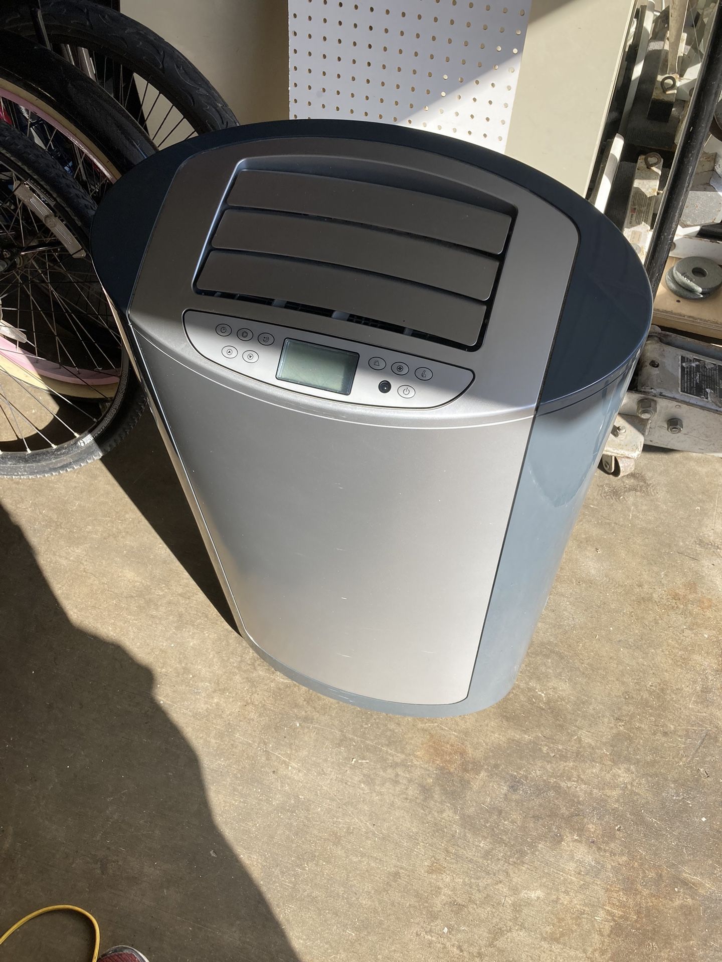 "All Season" 4 in 1 Portable Air Conditioner, Heater, Fan and Dehumidifier with Remote Control