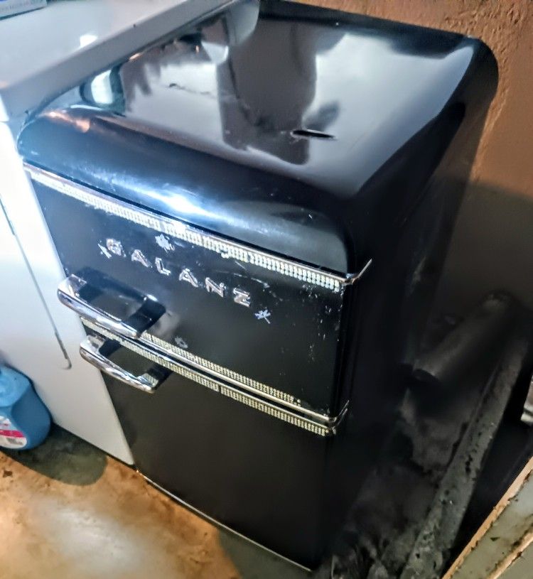 3'1" Retro Mini Refrigerator with Freezer
