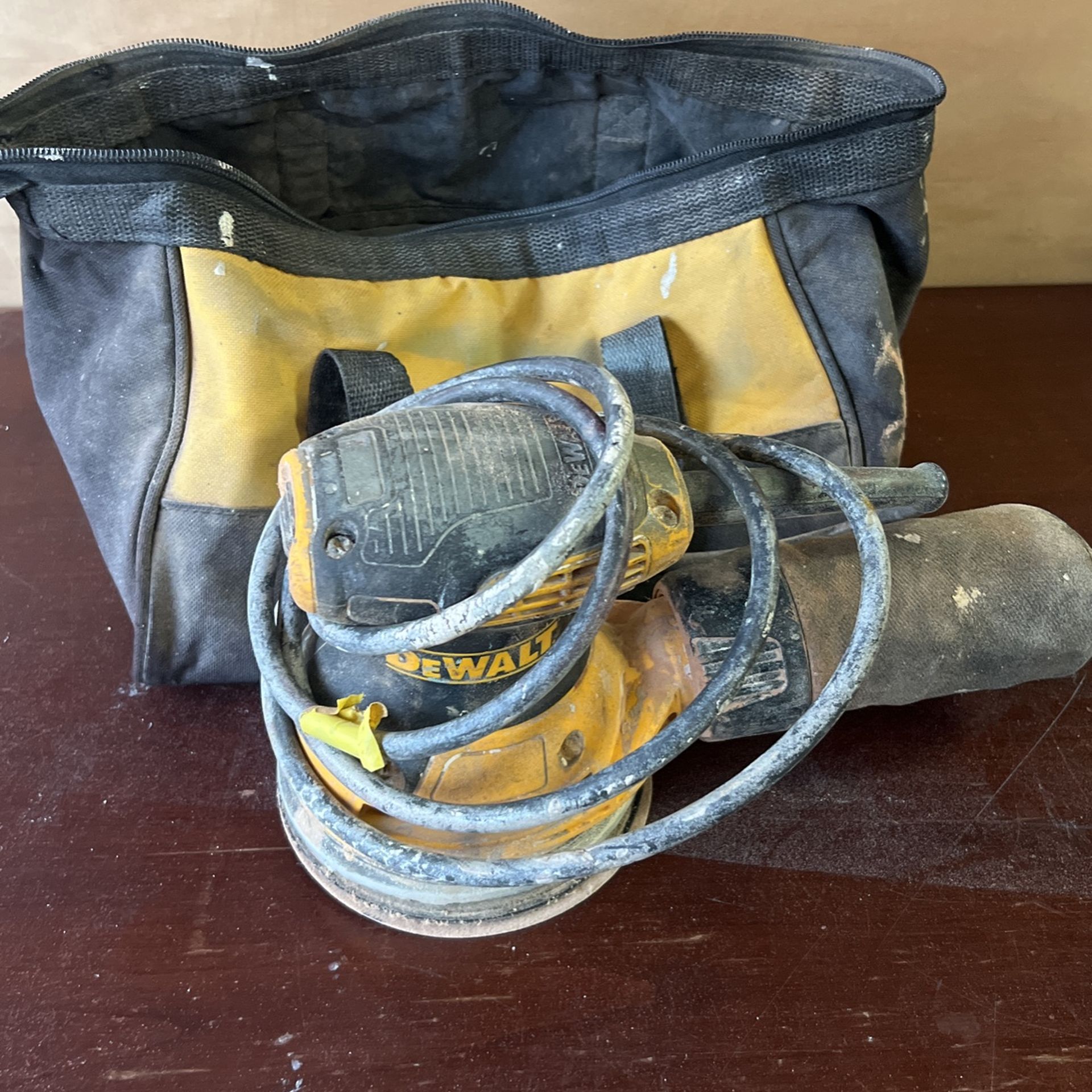 Dewalt Oscillating Palm Sander 5”