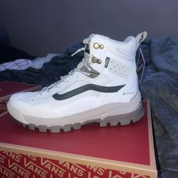 Brand New Mens Hiking Boots Size 9 Men White 