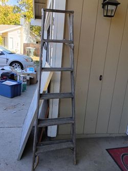 Wooden Step Ladder