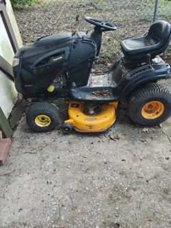 Poulan Pro Riding lawnmower