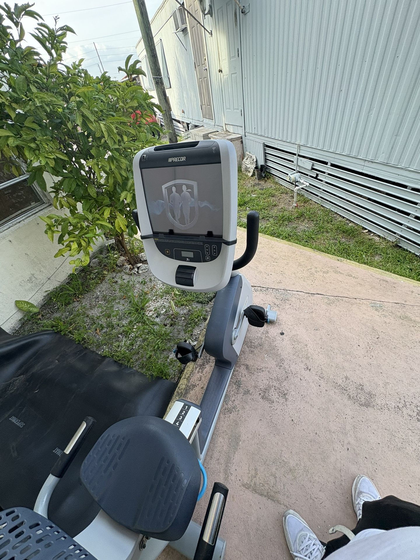 Recumbent Bike Precor RBK 885 P80