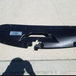 2002 Gm 2500HD 6.0 OEM Radiator Upper Air Baffle Deflector