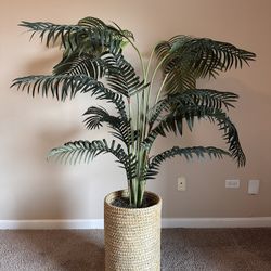 Faux palm tree in good condition (5.5 ft.)