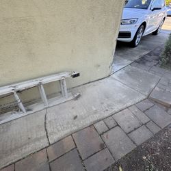 12’ Adjustable Ladder