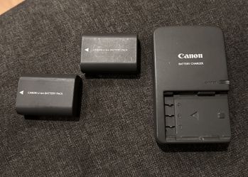 Charger CB-2LW + 2 Batterys