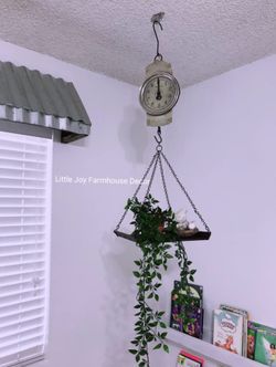 NWT Farmhouse Vintage Inspired Hanging Scale with Glass Top