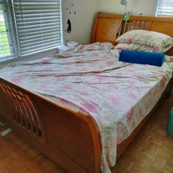 Queen Head And Foot Boards With Sealy Mattress 