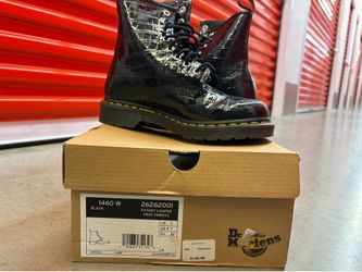 Dr. Martens Patent Croc Emboss Black Leather Boots – Women’s US 7