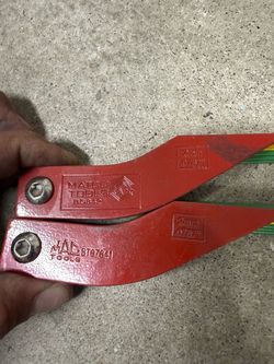 Two professional brake pad/lining thickness gauges available. One is Matco Tools BG842 and the other is MAC Tools BT97841. Both are color-coded, easy-