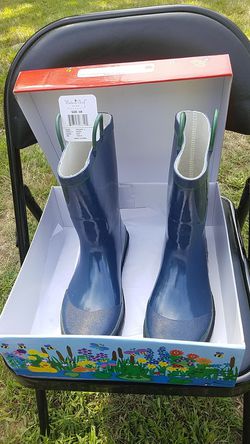 Size 6 rain boots like new for $8