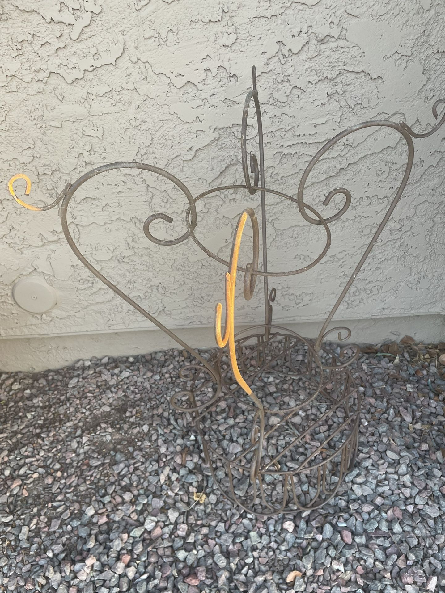 Decorative Metal Plant/Flowers Holder