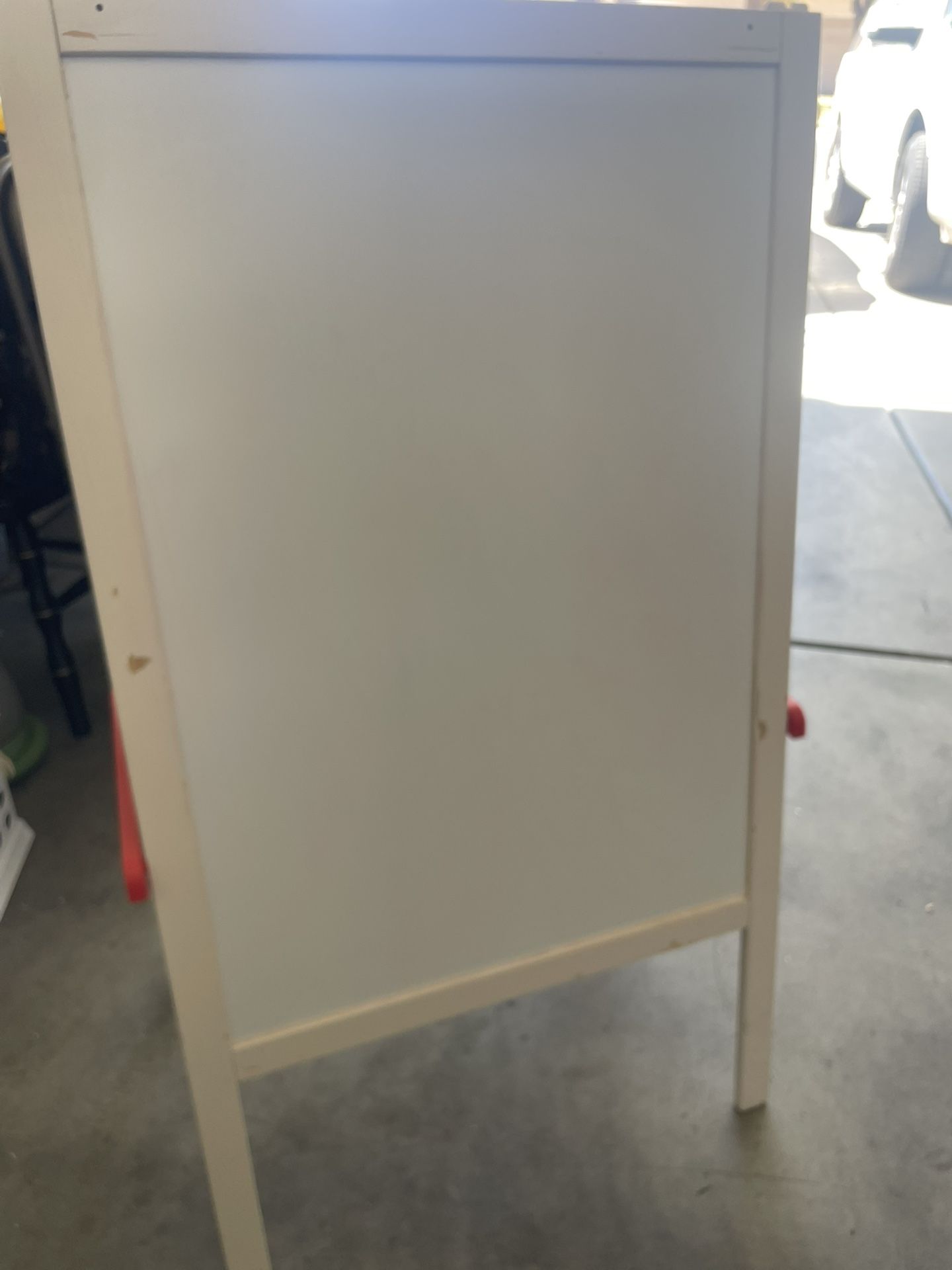 Whiteboard/Chalkboard easel