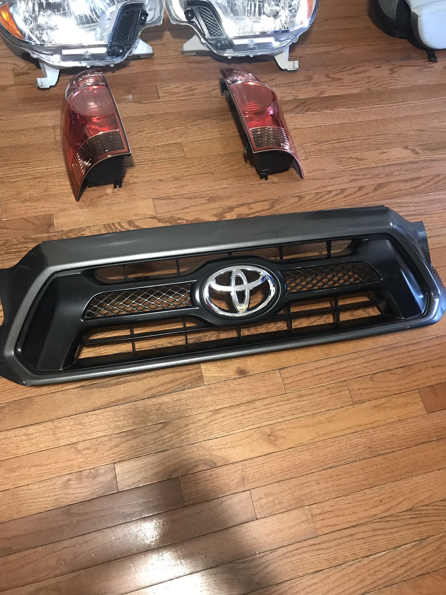 Toyota Tacoma 2005-2012 grill