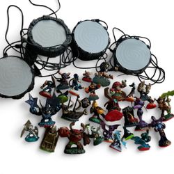 🎮 Skylanders Lot of 28 Figures + 4 Portals of Power + Carrying Bag - Spyro’s Adventure - Mixed Serie