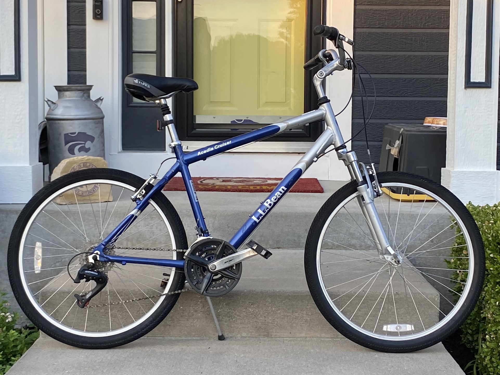 L.L. Bean Acadia Cruiser Men’s Comfort Hybrid Bicycle.