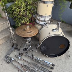Pearl Drum Set, 5 Piece