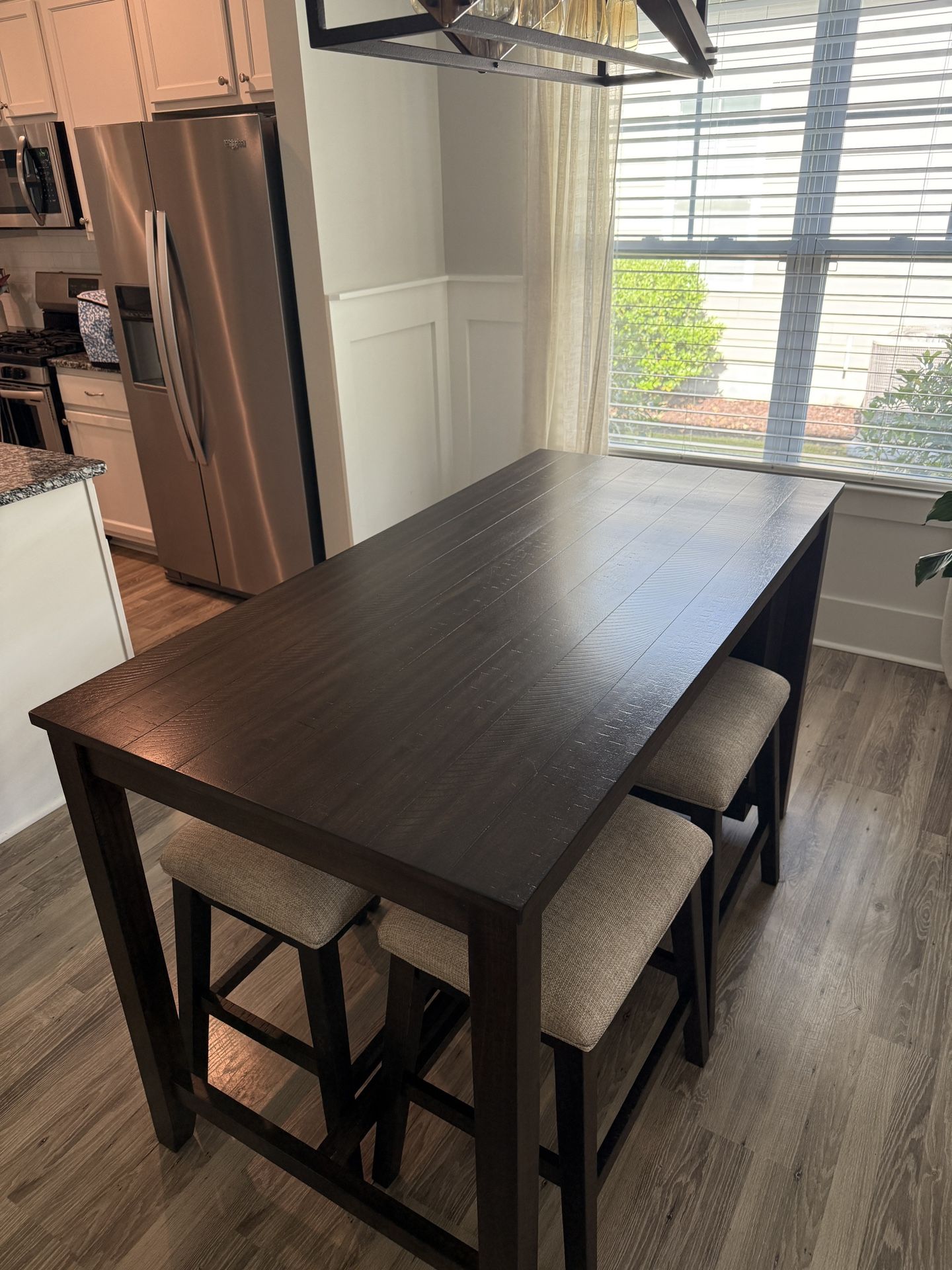 Table & Chairs