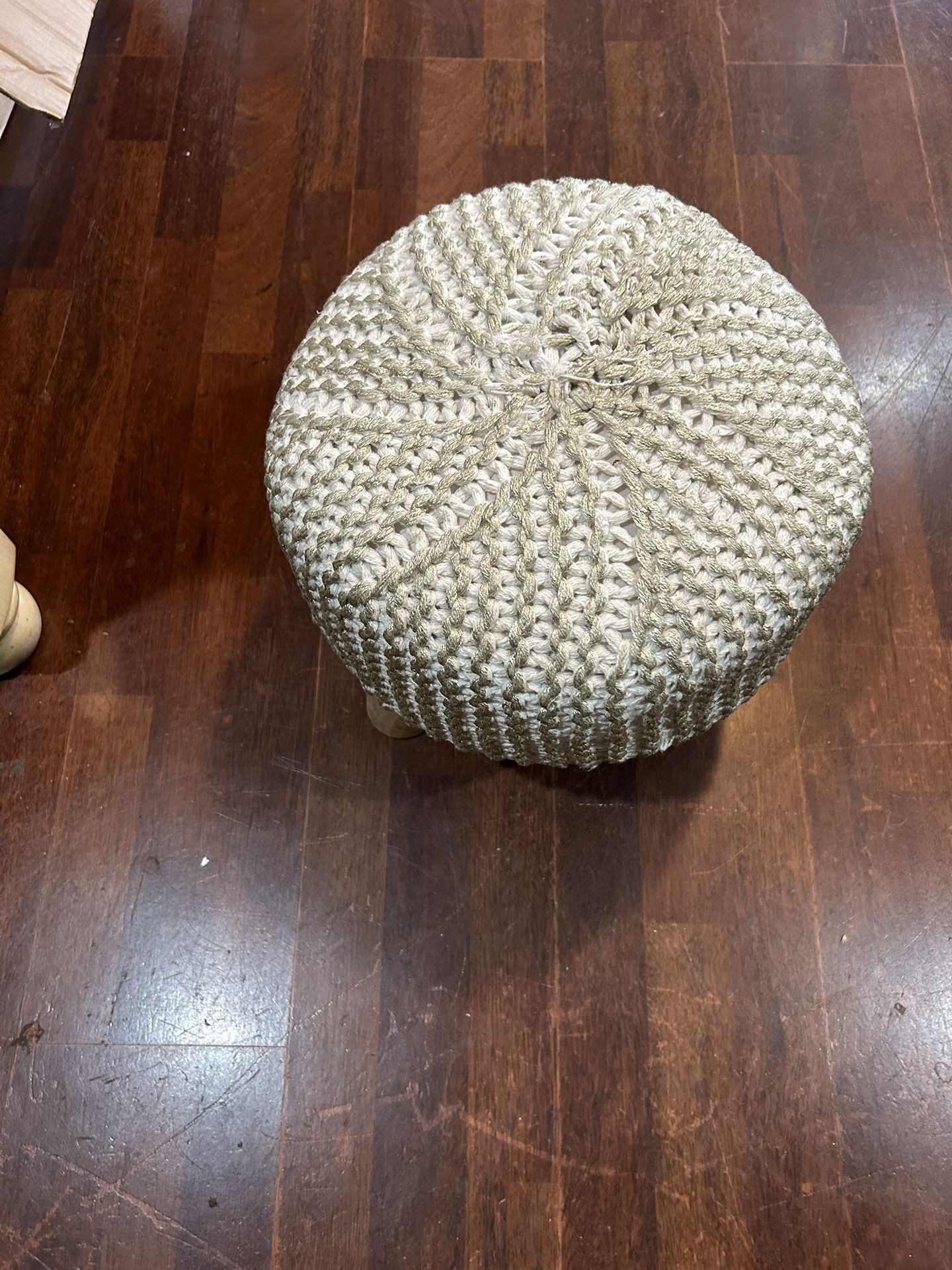 Small Beautiful Rope Stool. Cream& Gold :10x12” Great Condition 