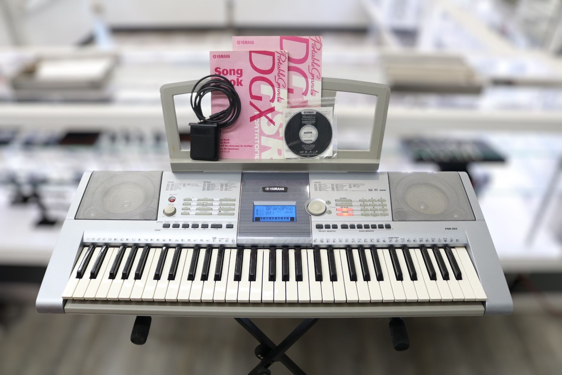 Yamaha PSR-293 Keyboard with Stand & Manuals