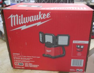 Milwaukee 2368-20 M18 ROVER Dual Power Triple-Panel Flood & Area Light NEW.