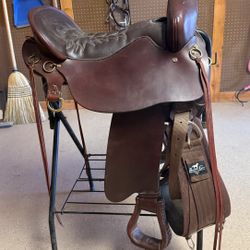 Tucker Saddle 