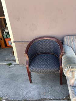 Curb Pick Up . Free  .1214 E Hellman St Long Beach 