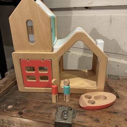 Lovevery House Boat And People Set. NO KEY and NO SLIDE. 