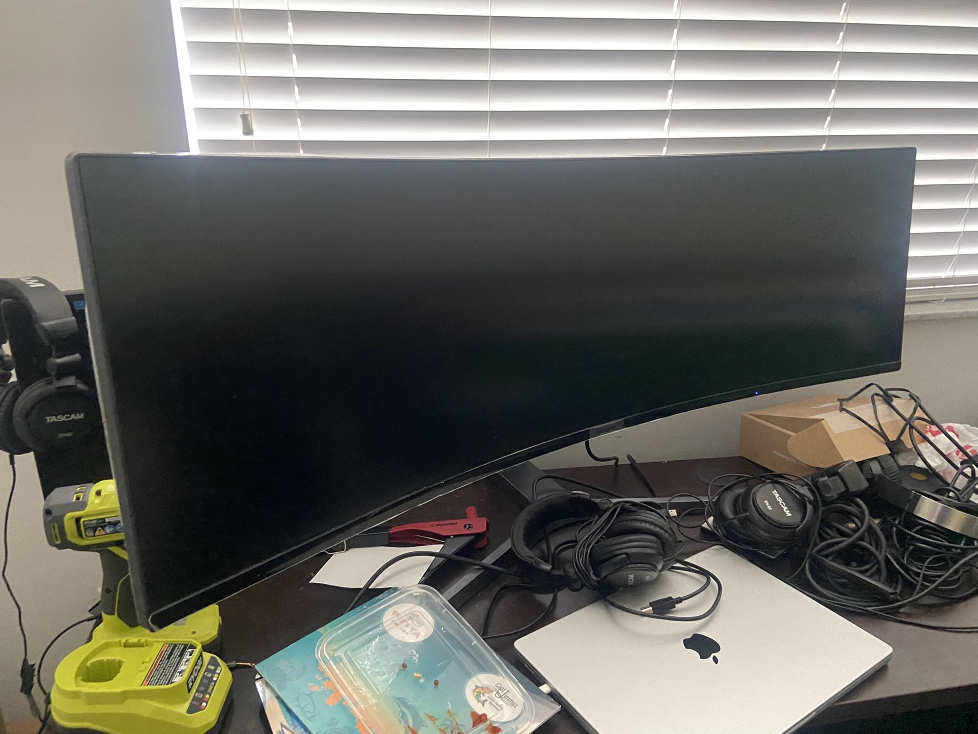 49” QLED Samsung Business Monitor