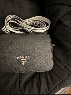 Ladies side bad with strap like new asking 200 don’t need
