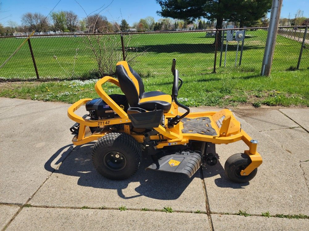 Ultima ZT1 42" with Mulch Kit