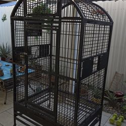 Jaula Negra De Hierro Fuerte Para Aves En Buenas Condiciones