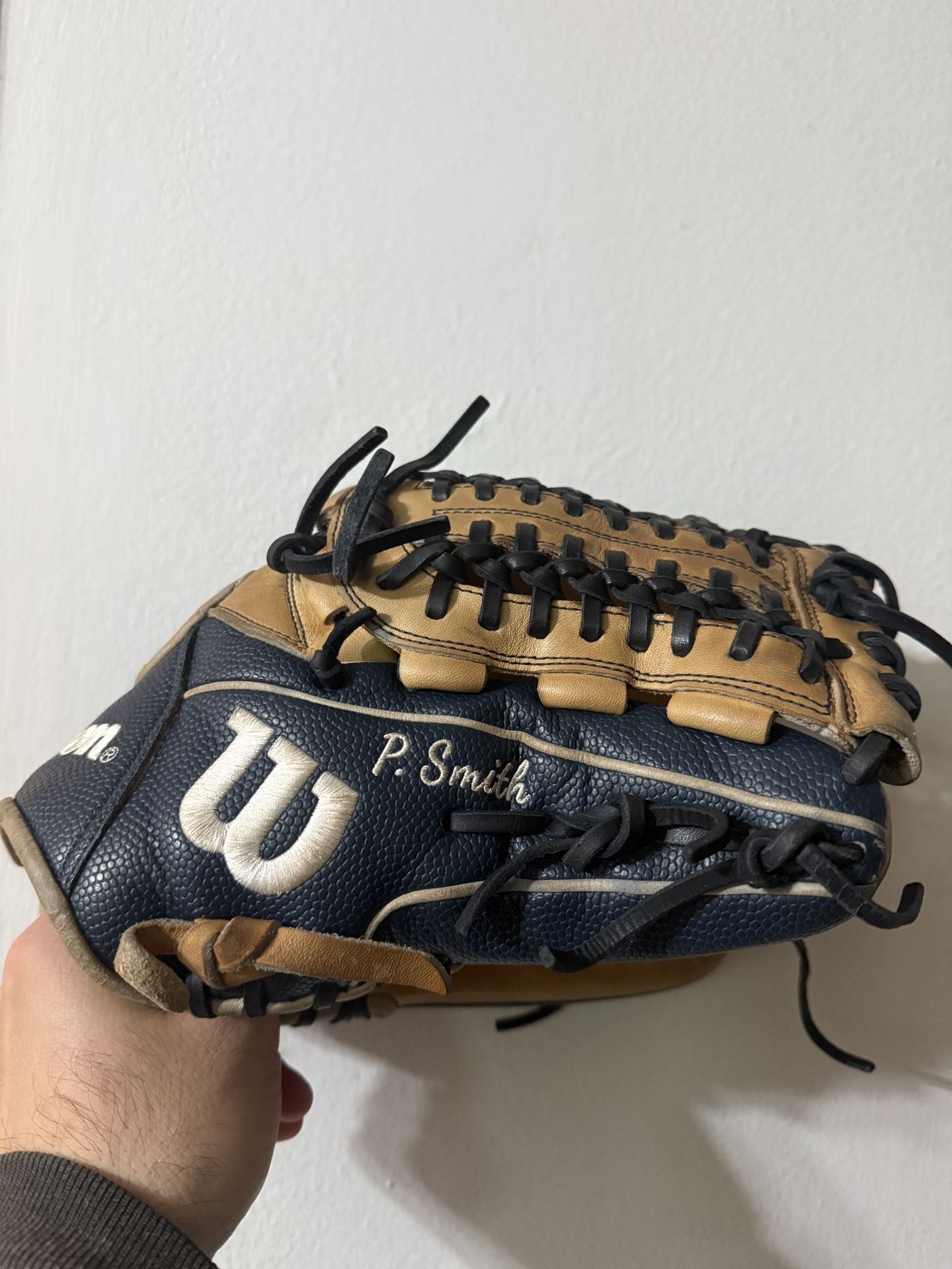 Wilson D33 Baseball Glove 11.75 Inch