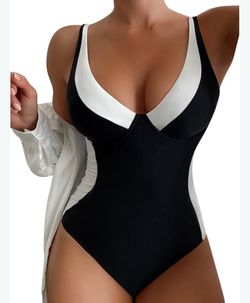XL One piece, black and white bathing suit