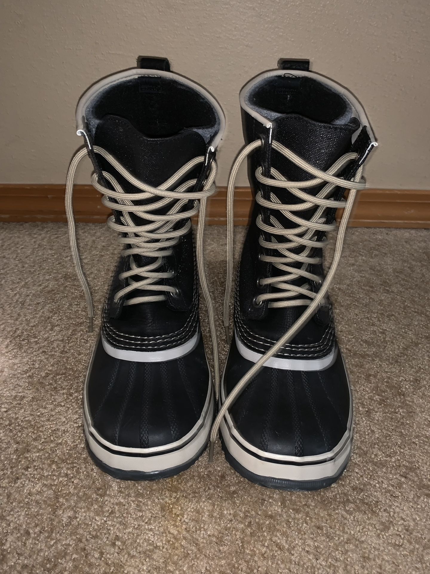 Womens Sorel Snow Boots - size 9.5 like new