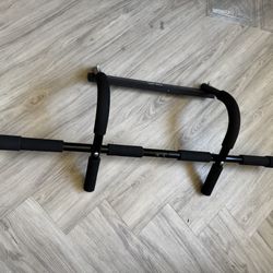 Doorway Pull-Up Bar – Multi-Grip – Like New