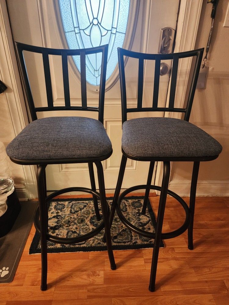 2 Metal Bar Stools