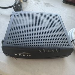 ARRIS INTERNET ROUTER - 30$ Used Good Condition 