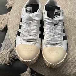 Adidas Men’s 9 1/2 Shoes 