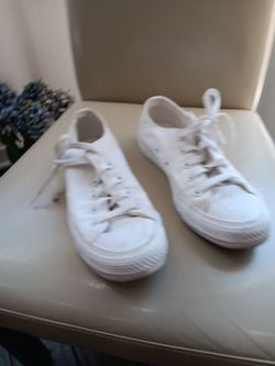 Women vans shoes size 6. $15
