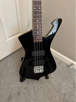 Ibanez Iceman ICB300 Bass Guitar