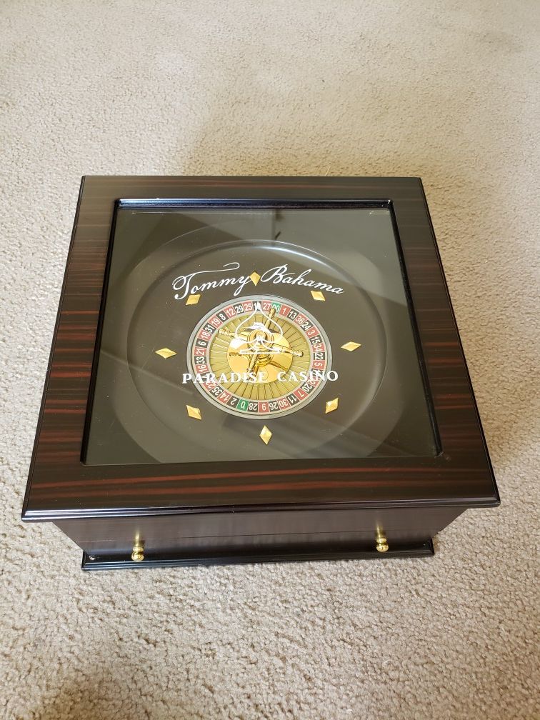 Tommy Bahama Paradise Casino Roulette Wheel Set for Sale in Renton