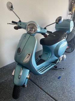 2012 Vespa LX 150 - Showroom Condition, Only 461 Miles!