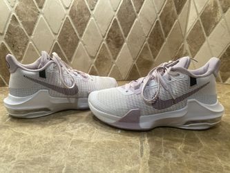 Nike Lilac Basketball Shoes Size 7.5 for Sale in Scottsdale AZ