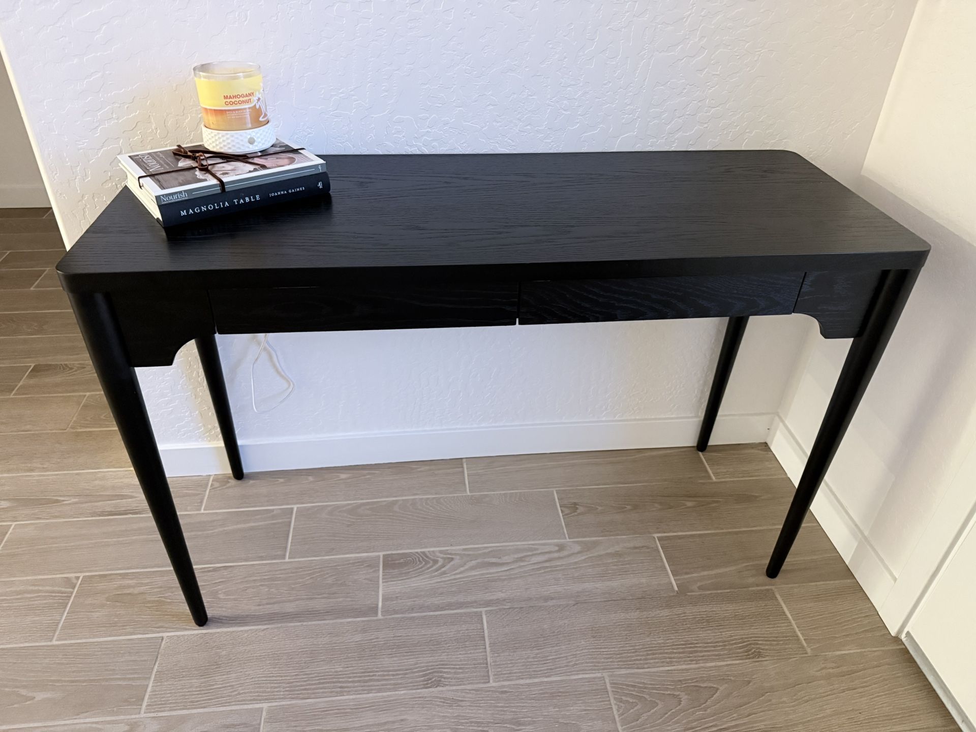 Entry Table/Desk