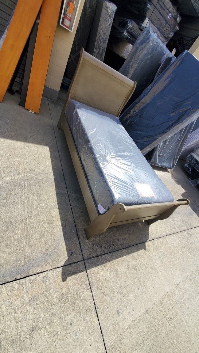 Twin Bed Open Box As Is With Bunkyboard And Mattress Memory Foam 299