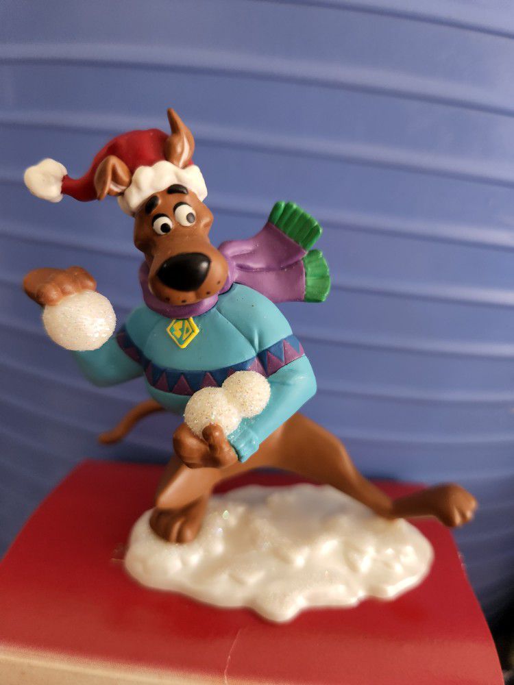 Scooby Takes Aim Hallmark Ornament 
