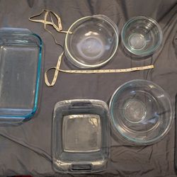 Pyrex 5 Pieces Including Casserole Dish