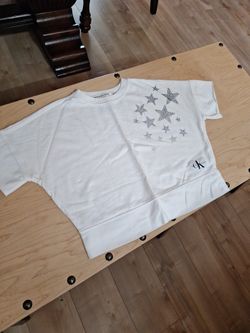 CK X-small Cut Off Sleeve Sweatshirt. Small Stain In Back, Might Just Need To Be Washed 